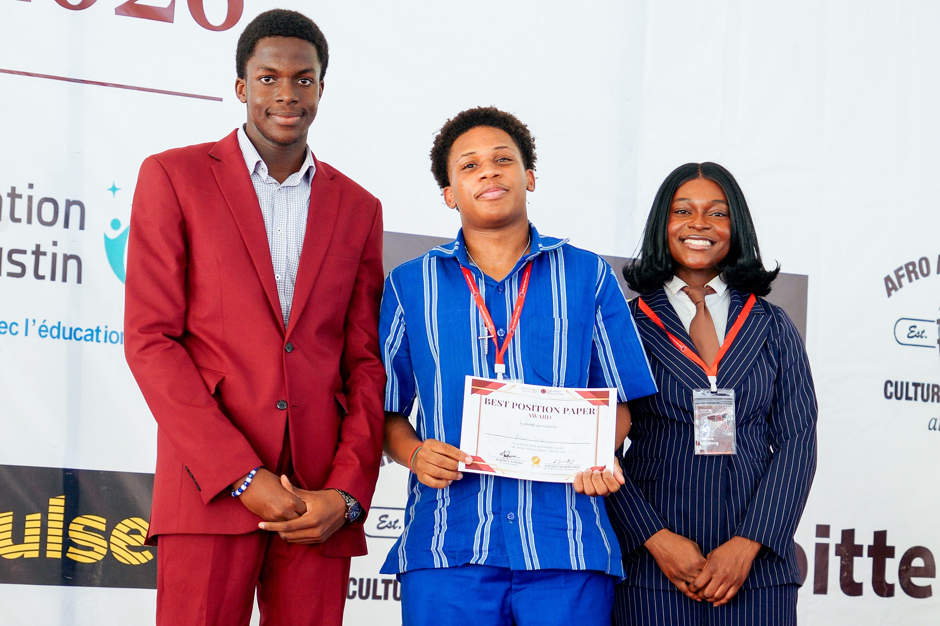 A YMAU V delegate receiving a best position paper award